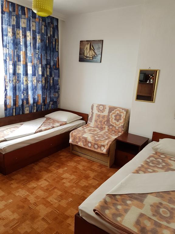 Guest Rooms Denitsa Obzor Buitenkant foto