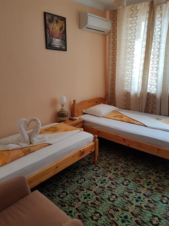 Guest Rooms Denitsa Obzor Buitenkant foto