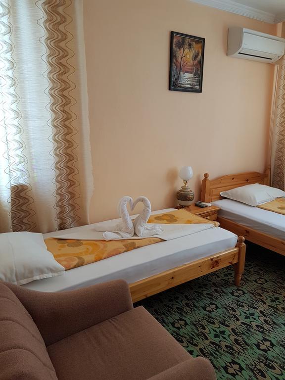 Guest Rooms Denitsa Obzor Buitenkant foto